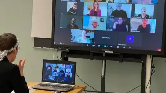 Distansutbildning i teckenspråk